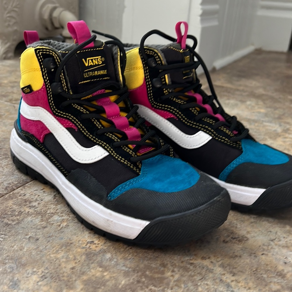 Vans Ultrarange Exo Hi Black/Pink-Yellow VN0A4UWJ26X